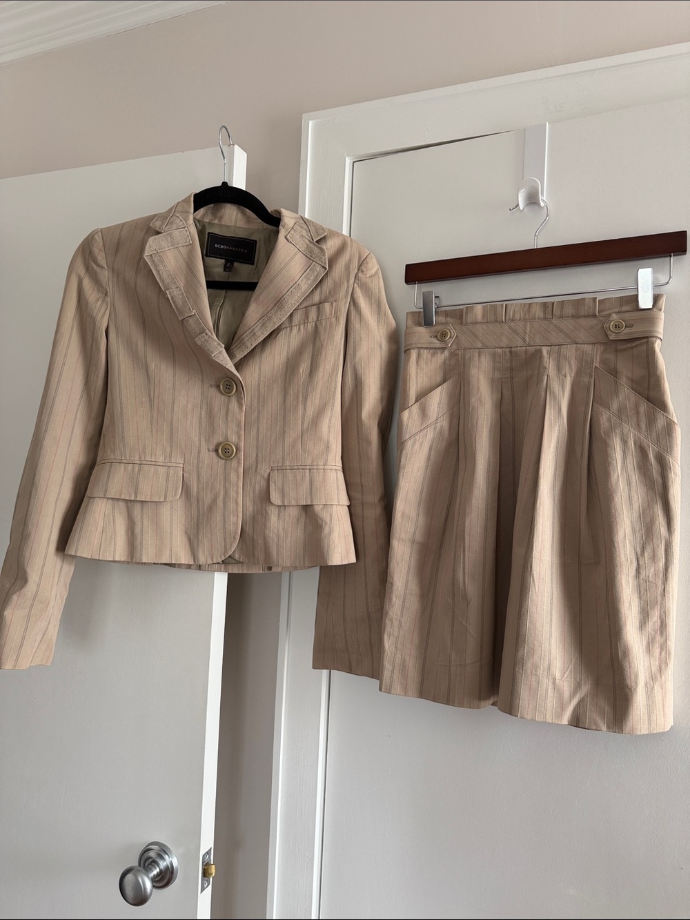 BCBGMaxAzria vintage Beige Pinstripe Two-Piece Blazer and Skirt Set size XS/2